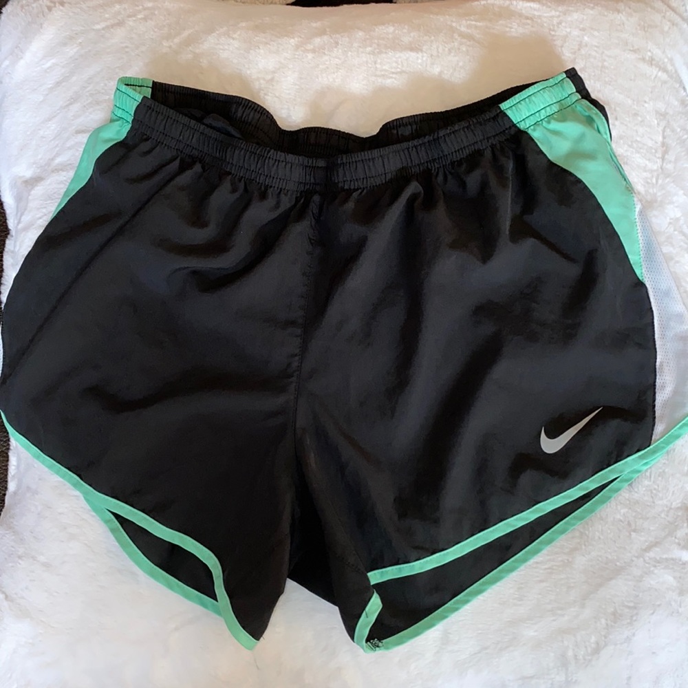 Women’s NIKE Dri-FIT Tempo Running Shorts LARGE